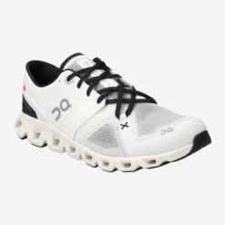 On Running Art.  60.98706 Cloud X 3 - White